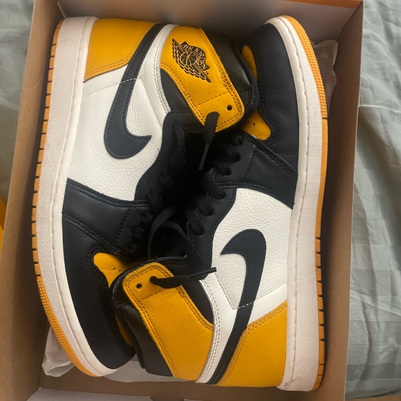 Used Air Jordan 1 high og yellow toe sz 10.5 - Picture 1 of 4